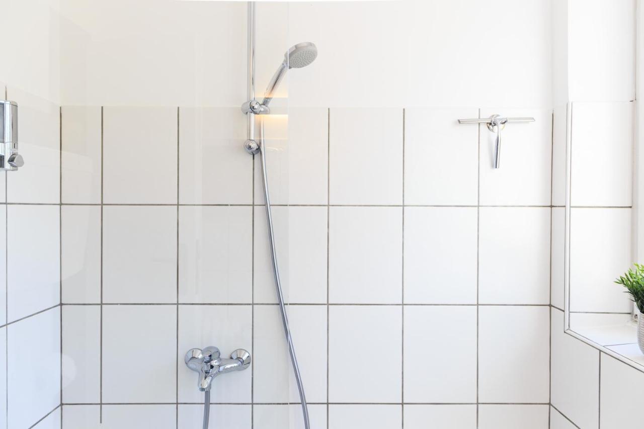Auszeit Apartment Lakeside Mit Privatstrand フリードリヒスハーフェン エクステリア 写真